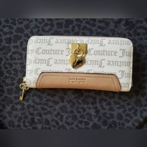 Juicy Couture heart lock wallet white gold